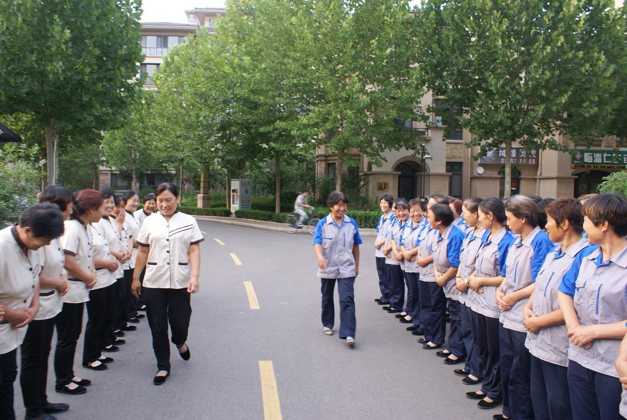 品質提升丨金正物業開展保潔技能、禮儀專題培訓